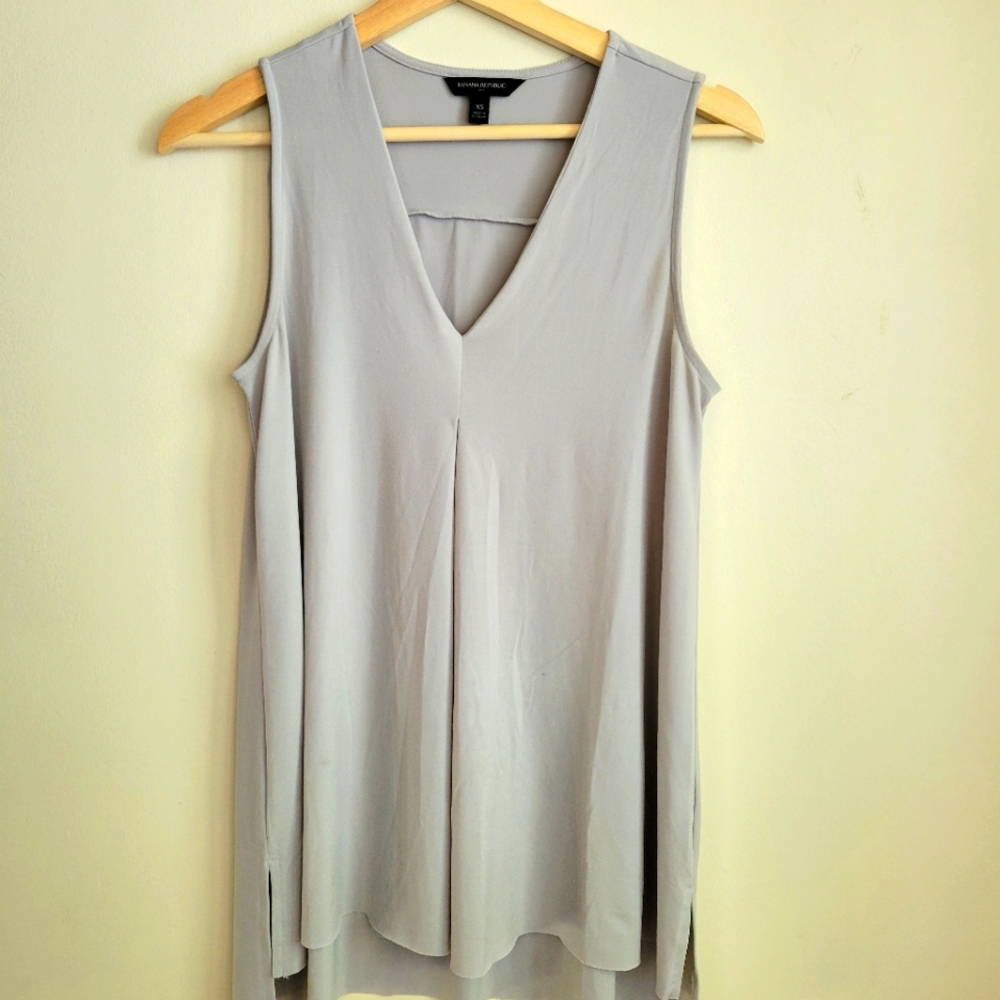 🌻3 For $15 • Sleeveless Top by Banana Republic